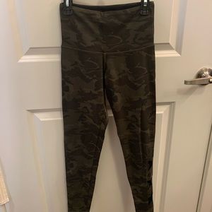 Strut This leggings, green camo, Size small